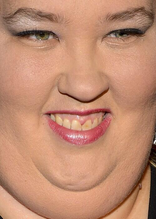 У девушек есть усы. Женщина с усами. Усы у женщин. Усики у девушки. Женщина с усами.