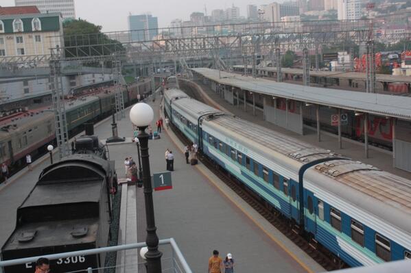 "부산에서 출발해 러시아를 거쳐 유럽까지 가는 철도를 꿈꿨다"는 박근혜 대통령의 발언을 크게 환영합니다.  그런데 철도로 유럽을 가려면 평양을 거쳐가야 한다는 사실을 잊지 말기 바랍니다.