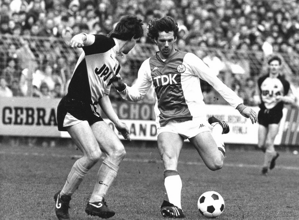 Rob de Wit is vandaag 50 jaar geworden. RT dit bericht om hem te feliciteren met zijn verjaardag! #Ajax