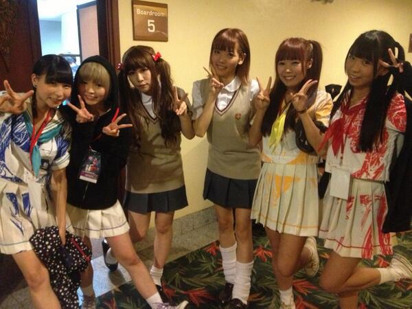 霧島若歌さん Fripsideのバックダンサーでインドネシアに 13 9 8 9 Togetter