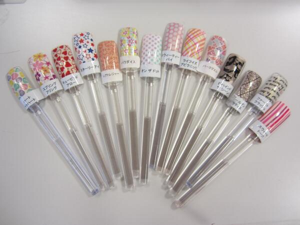 東急ハンズ新宿店 貼るだけマニキュア インココ の体験イベント 本日まで実施しております マニキュアやジェルネイルで自分で書くのは難しいこんな柄もインココなら貼るだけ簡単 足にも使えるインココ 時間は２０ ００まで お待ちしております さ