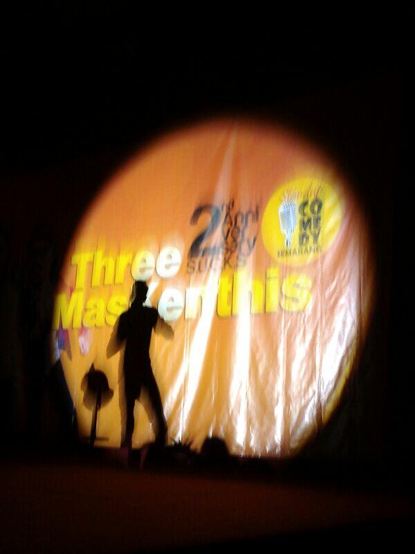 GePamungkas's tweet photo. :D RT @bignoy: @GePamungkas getting crazy on #ThreeMasKenthis stage n close the night perfectly... http://t.co/QOHfPp1uYw
