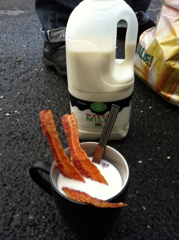 elodiegr2210's tweet image. "@DCS_Band:  Berk. #UK2013 http://t.co/Ecbw5SCjGJ"ça plairait pas à Gordon ramsay ptdr