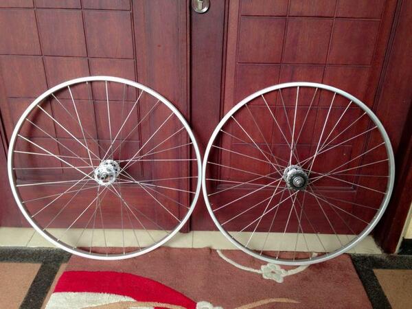 gigihmf's tweet photo. Wts: ws f&amp;amp;r (araya rt520+formula) 2976EECF/081294496601 @part_keirin @rideNJS @GIRPATEN @fixedandfurious http://t.co/P0EHSNSq8D