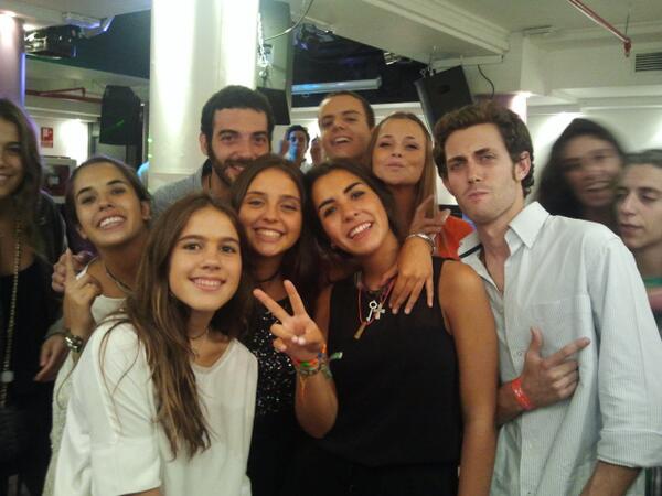 fran_navalpotro's tweet photo. Noche de lujo con @pablonc_missinu @carlosvives17 @iciar_usandi @blancam_montero @mdiezderivera @cris_drs y demas!!! http://t.co/wA19OSSW8q