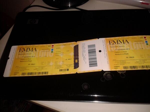 _BabiFlower_'s tweet photo. @MarroneEmma @MarroneOfficial  #parembre #ancona #emmamarrone #17novembre http://t.co/E5Fh48EzBh