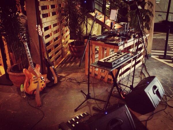 FOTFmusic's tweet photo. Setup for tonight's show! @OZRadioJakarta @RoundkickJKT @dedosixteen @bobbybadjeber @jidho @DJdimboy @foundry8 http://t.co/Gs6Wxy7Rjh