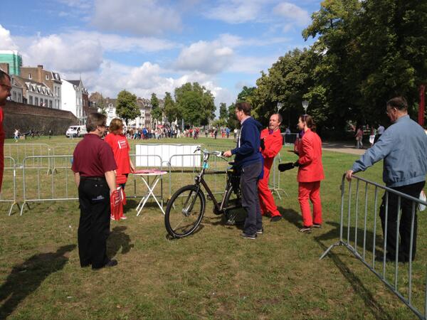 GuyVluggen's tweet image. Krijg een hartelijk ontvangst bij extra fietsenstallingen De Boompjes of de Markt #maastricht #komopdefiets