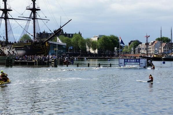 EXPATinAms's tweet image. Goodluck to all the #Nautadutilh swimmers entering the #amsterdamcityswim! We are proud! @ALSnederland #Amsterdam
