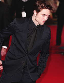 attacklikealeo's tweet image. Black suit. Black shirt. Black tie. And dat jaw. HNG.