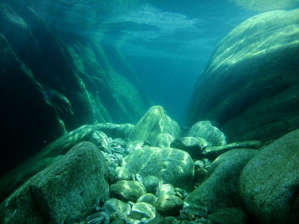 @clubdunautile :  Super plongées dans la Valle Versasca le premier week-end de septembre pour Loïc et Emilie.