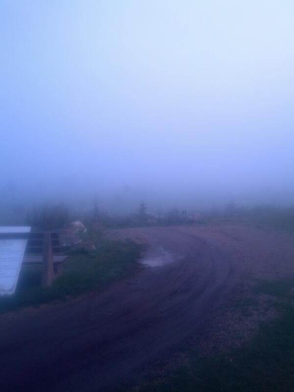 Philmydrink's tweet photo. Anybody want to golf?? #foggy #prettysureitsinthehole http://t.co/G32m3neeYD