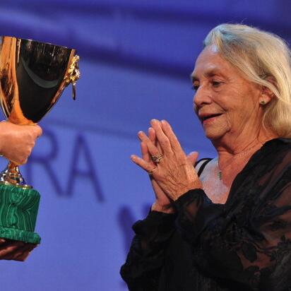 HUB_official's tweet photo. #ViaCastellanaBandiera di #EmmaDante trionfa a #Venezia70. @HUB_official ha pronte per voi #HUBitants delle sorprese. http://t.co/wVHY1An0lJ