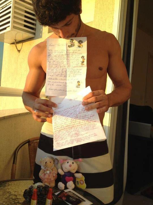 PipeNadal_'s tweet photo. Aquí Leyendo las Cartas y Mensajitos de mis Fans. Besootes y Buen Dia. Graciassssssssss http://t.co/NKc3HblxZ4
