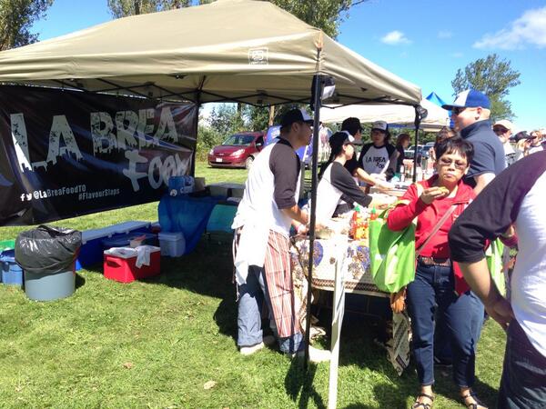 Line up <a href="/LaBreaFoodTo/">La Brea Food</a> for Organic Bulgogi de Pollo Wontaco #FlavourSlaps @FEAST2012 #FeastofFields