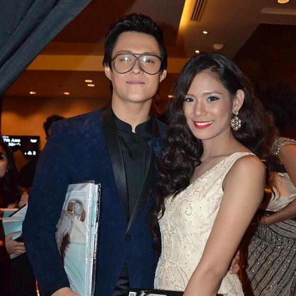 megrace23's tweet image. hindi ko maiwasang di kiligin sakanila . #DevQuen ^_^