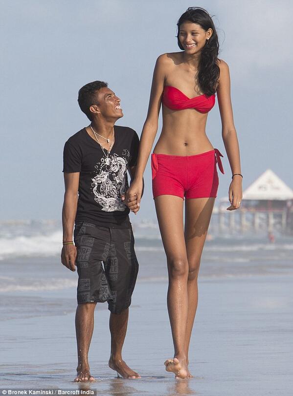 ratchet_rower's tweet photo. “@ThingsRowersGet: Girl is 6'8. Boy is 5'4.. I spy a coxswain-rower relationship... http://t.co/NErI3WhgsF” I would kill it of I was 6'8
