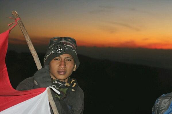 Keren pakai Banget ==> @fauziadhitama: @SudutIndonesia #Sunrise #inikaryaku #PuncakMahameru