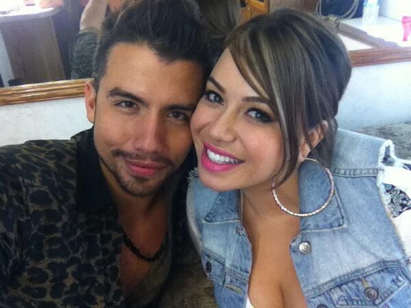 Chiquis626's tweet photo. Aquí en camerino esperando con @julioreyesmx :)) #FiestasPatrias2013 http://t.co/iEi0q7JA3w