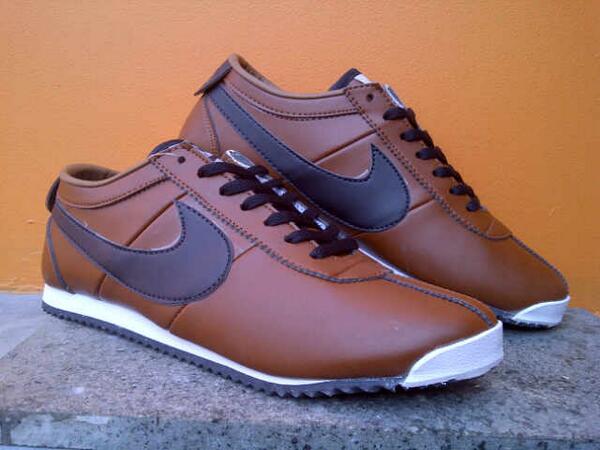 Nih buat yg mau jogging sepatu Nike 6.0 cuma 220k @Bom_Iklan