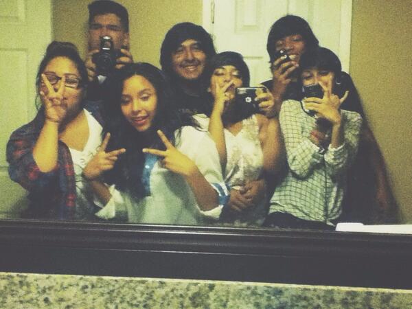 gnarlytots's tweet photo. w/ some of the ppl at last nights tu http://t.co/CKrMe21CtU