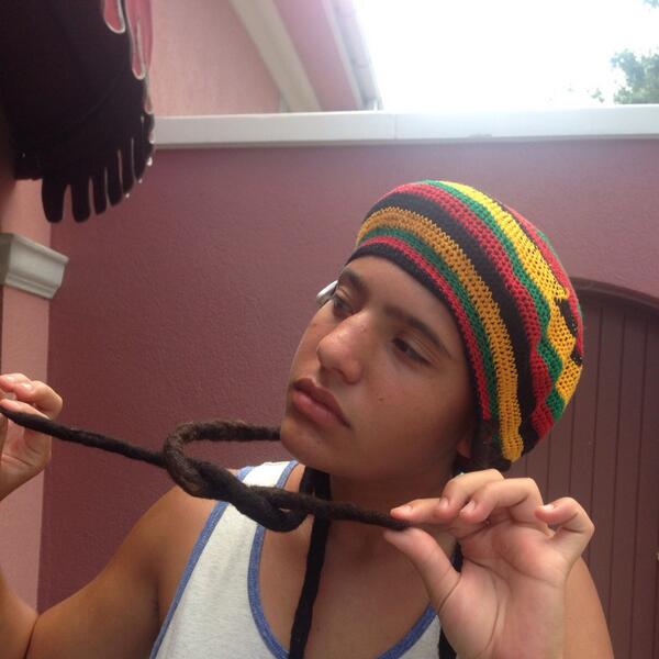 D1glesias's tweet photo. “@HighImSteph: Quote this with your weirdest pic!” http://t.co/bo54gN40Yn