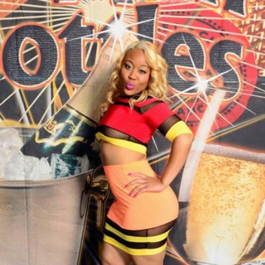 Me and orange look good together.... http://t.co/yZ0ZXMBIBS
