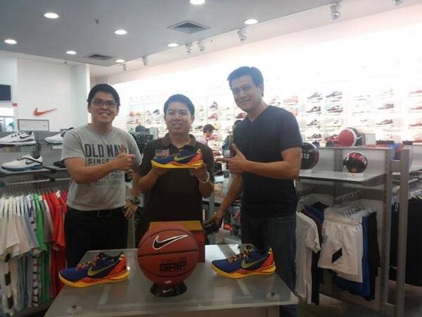 nike solarsoft thong