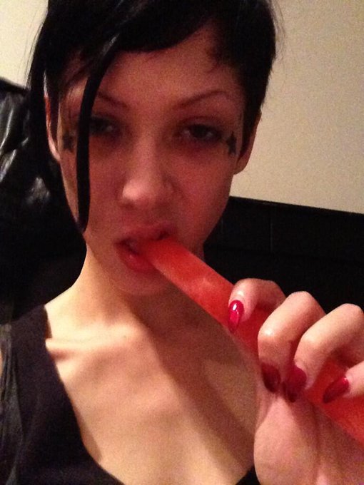 A better type of Popsicle from a better type of man! Our first Popsicle together! <3 <3 #new http://t<a href="/tag/new"class="tags"><span>#new</span></a>