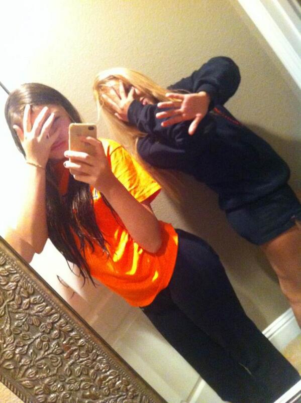 itsjustmarissa_'s tweet photo. My bestfriend > yours. http://t.co/WPsYySYyed
