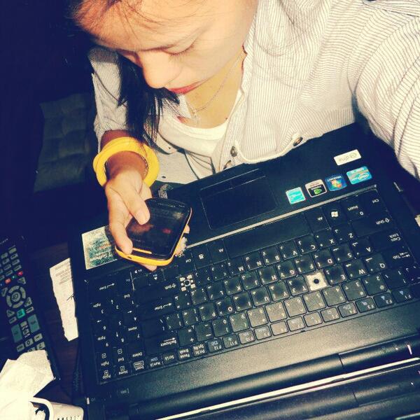 AkoSiYhen4Short's tweet image. #phonemode may nagtext ehh!. :)