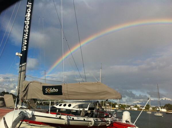 Sodebo_Voile's tweet image. Première nav' vendredi dernier pour le #MaxiTrimaran après un mois et demi de chantier, saluée par un arc-en-ciel :)