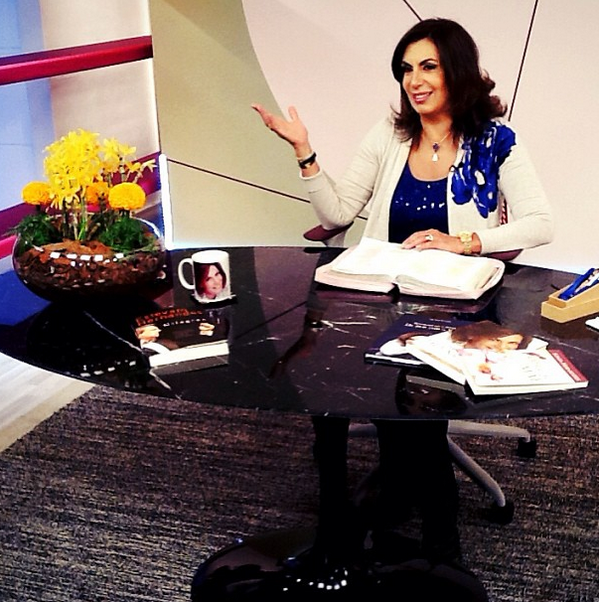 DeBemComAVidaTV's tweet photo. E agora um momento muito especial, #pensamentododia com @bispasonia http://t.co/YZrn2y7BL1