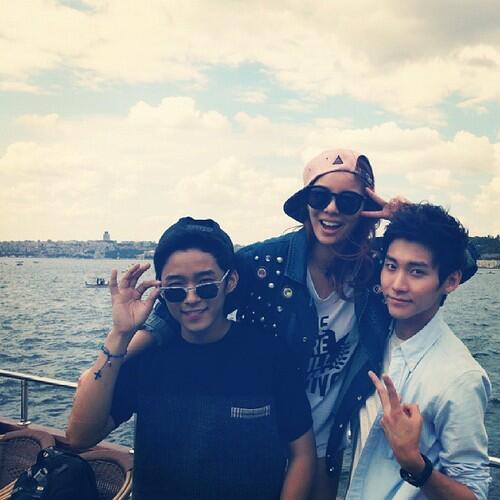 PSHBurning's tweet photo. Bu Ailee de çok şanslı ha http://t.co/6WNJyOb6AQ