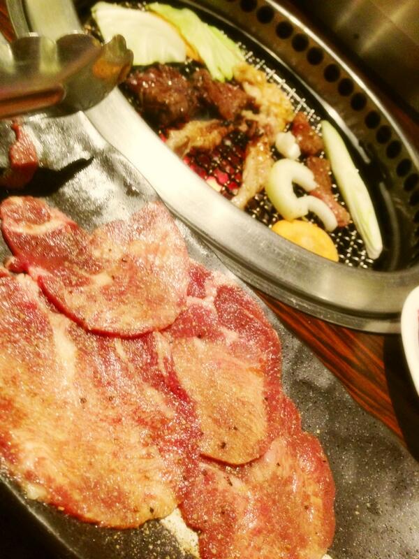 choreimaitake's tweet photo. にくうまー！！なぉと久々のガヤに3時間‼笑
なぉバックトゥーザフューチャー見たことないとかビックリ発言(°_°)今日は私、リリコになりました。 http://t.co/H51udXLbXh