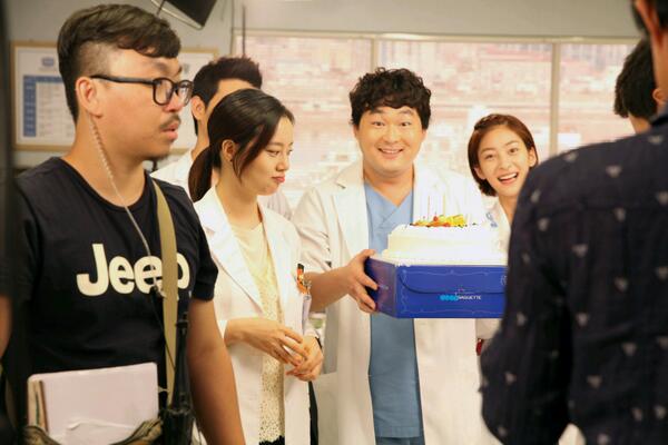jinams2W_bot's tweet photo. 촬영하고나니 본방볼시간을 놓쳤다 .
내일은 본방을 볼수있기를 ㅠㅠ 휴 http://t.co/yNZUldNoa9