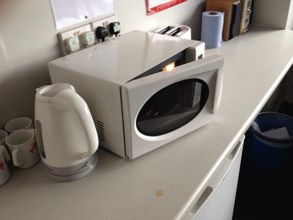 marktaylor282's tweet photo. @Simon_Rudall you have forgot to do the washing up and clean the work top http://t.co/rlxkmkZs5Y