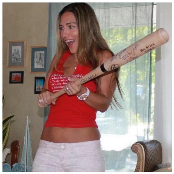 Qgata13's tweet image. Who #foolsaround with their #signedbat? Me that's who! #HotPicAtNoon @MaximMag @Braves @MaximHotPic #bravesfan #hot