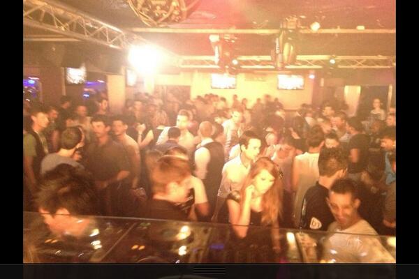 BarnumC's tweet photo. BARNUM CLUB FULL ! 
#NightClub #Toulouse #France 🇫🇷👍🎉 http://t.co/RIrN7KacMT