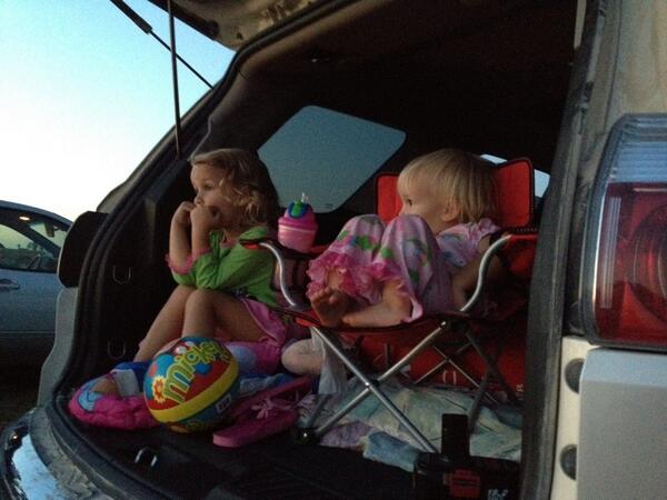 LTthomps's tweet image. Last day 2 vote 4 the Grandview Drive In @ projectdrivein.com/vote_108
#SaveTheDriveIn 
@klinder10 &amp;amp;
#LilyAndAverySaySo