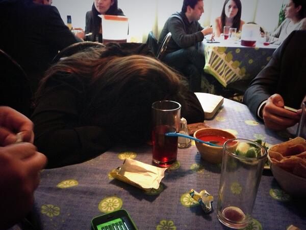 Dormir después de la comida sabe #rico pero que malo suele ser.
#lasaludesprimero ... Perdón la #saluuu