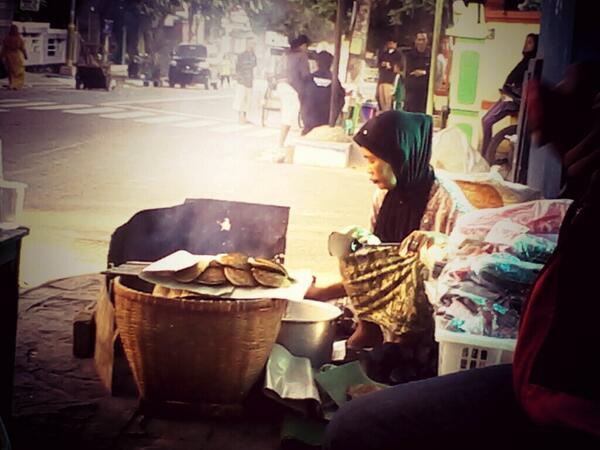 _masbr0's tweet photo. Serabi anget #Banjarnegara http://t.co/Sl9STyzZwc