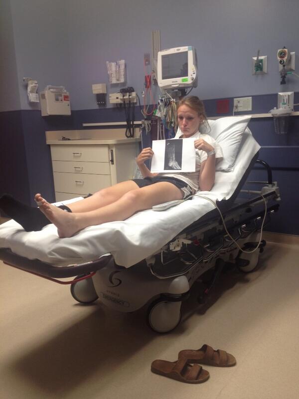 lexie_borg's tweet image. This bitch broke her toe #TOEUP @madds_17