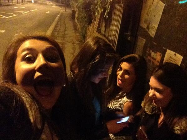 minkystephens's tweet image. Having fun with my friends at the bus stop #busbus #uni #soon #flag #foreginers #directions