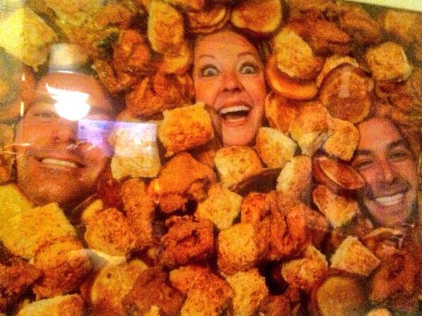 kaaylatorres14's tweet image. This was hanging up in a restaurant we went to in georgia and it really speaks to me #iampauladeen #breadqueen 👸💗🍞