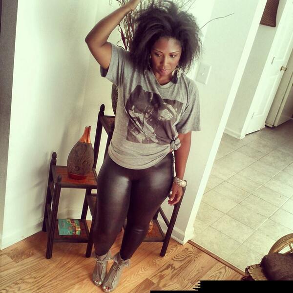 AtLargeTV's tweet image. Floating between the #USOPEN  rockin' to #JimmyHendrix &amp;amp;  working on A@L Event #MondayFunday (fav Tee btw!)