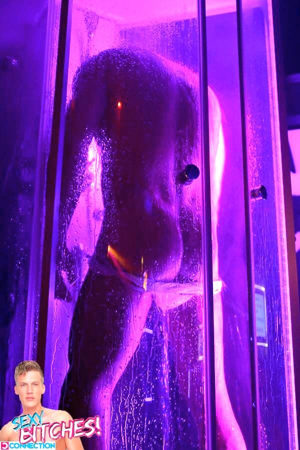 HansBerlinxxx's tweet photo. Enjoying my new temporary home in #weho. And sending the pic of the day. Shot during my shower show in #Berlin ;) http://t.co/bPrcTDqv9R