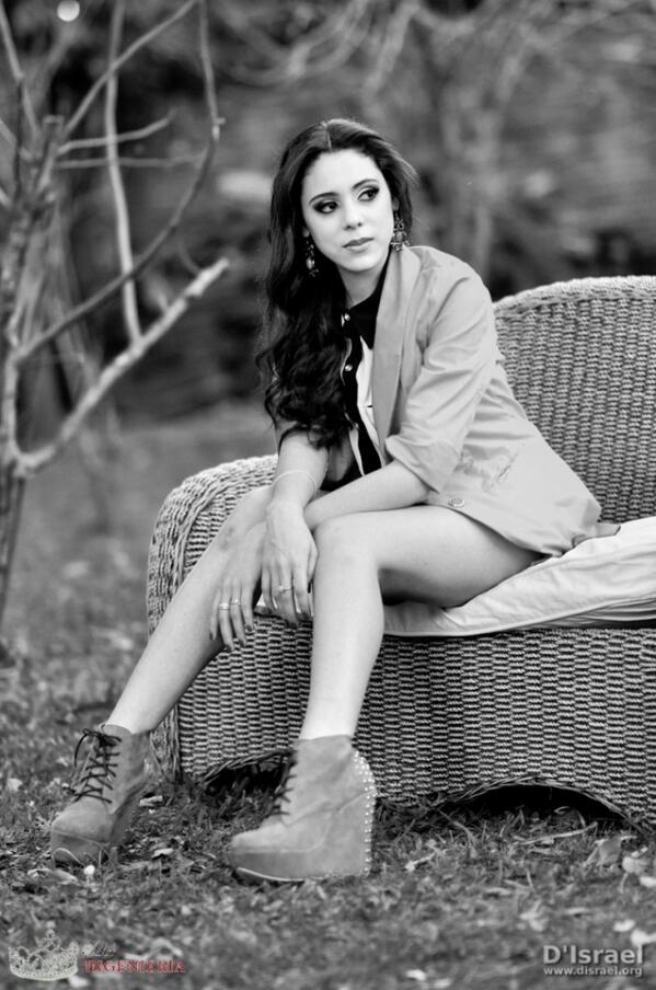 diegomo95's tweet image. "@missingeuni: Anahi Oreggioni Enciso. Edad: 18. Egresada del C.R.E.E (Encarnación). #MissInge #RT http://t.co/4sn27sTM9P" @anahii_o