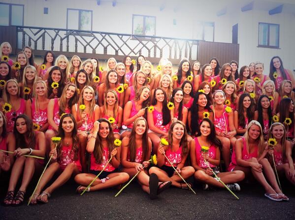 AlphaPhiSDSU's tweet image. We are SO HAPPY to welcome our 76 new members!!! #fall13 🌻💖👑
