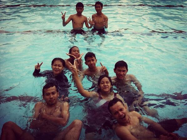 YukaRiansyah's tweet photo. swimming http://t.co/XgGf4vBNJI